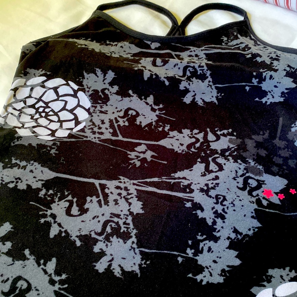 LuluLemon T Strap Top M